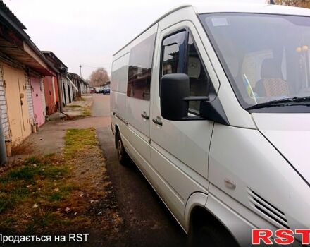 Белый Мерседес Sprinter, объемом двигателя 2.2 л и пробегом 419 тыс. км за 10000 $, фото 2 на Automoto.ua