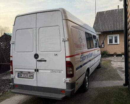 Белый Мерседес Sprinter, объемом двигателя 2.2 л и пробегом 445 тыс. км за 10800 $, фото 6 на Automoto.ua