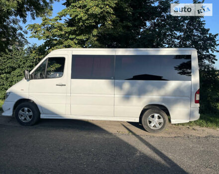 Белый Мерседес Sprinter, объемом двигателя 2.2 л и пробегом 400 тыс. км за 10555 $, фото 2 на Automoto.ua