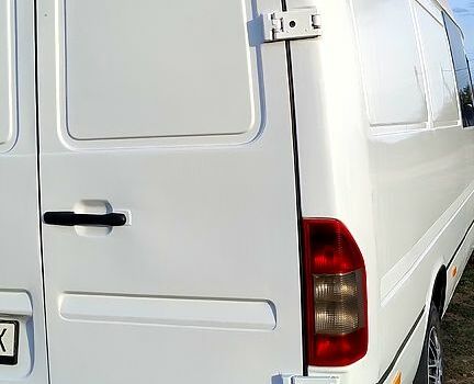 Білий Мерседес Sprinter, об'ємом двигуна 2.2 л та пробігом 0 тис. км за 10000 $, фото 4 на Automoto.ua