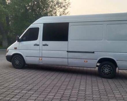 Белый Мерседес Sprinter, объемом двигателя 2.1 л и пробегом 556 тыс. км за 9500 $, фото 4 на Automoto.ua