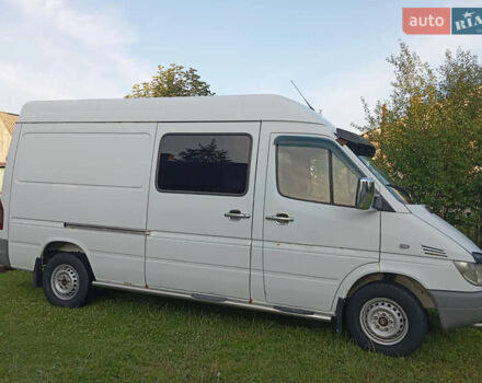 Белый Мерседес Sprinter, объемом двигателя 2.2 л и пробегом 590 тыс. км за 8000 $, фото 4 на Automoto.ua