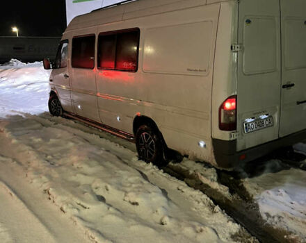 Белый Мерседес Sprinter, объемом двигателя 2.1 л и пробегом 900 тыс. км за 12000 $, фото 3 на Automoto.ua