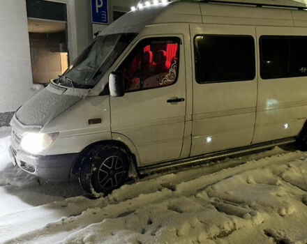 Белый Мерседес Sprinter, объемом двигателя 2.1 л и пробегом 900 тыс. км за 12000 $, фото 2 на Automoto.ua