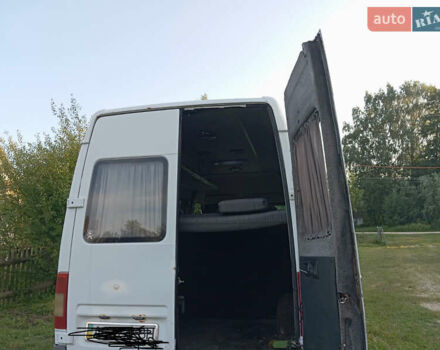 Белый Мерседес Sprinter, объемом двигателя 2.2 л и пробегом 590 тыс. км за 8000 $, фото 1 на Automoto.ua