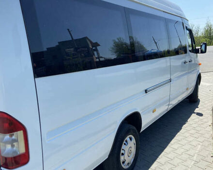 Белый Мерседес Sprinter, объемом двигателя 2.69 л и пробегом 600 тыс. км за 9400 $, фото 2 на Automoto.ua