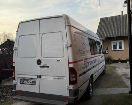 Белый Мерседес Sprinter, объемом двигателя 2.2 л и пробегом 445 тыс. км за 10800 $, фото 7 на Automoto.ua