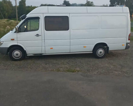 Белый Мерседес Sprinter, объемом двигателя 2.69 л и пробегом 350 тыс. км за 10350 $, фото 1 на Automoto.ua
