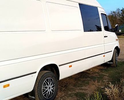 Білий Мерседес Sprinter, об'ємом двигуна 2.2 л та пробігом 0 тис. км за 10000 $, фото 2 на Automoto.ua