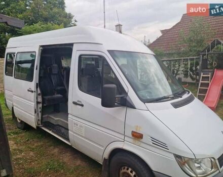 Белый Мерседес Sprinter, объемом двигателя 2.2 л и пробегом 697 тыс. км за 4666 $, фото 1 на Automoto.ua