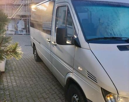 Белый Мерседес Sprinter, объемом двигателя 2.1 л и пробегом 428 тыс. км за 6500 $, фото 3 на Automoto.ua