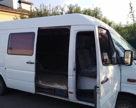 Белый Мерседес Sprinter, объемом двигателя 2.2 л и пробегом 600 тыс. км за 10500 $, фото 4 на Automoto.ua