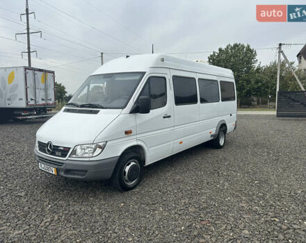 Белый Мерседес Sprinter, объемом двигателя 2.7 л и пробегом 102 тыс. км за 24700 $, фото 2 на Automoto.ua