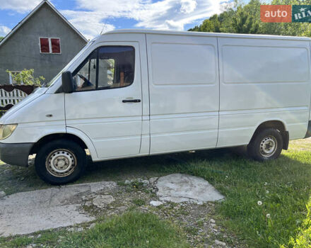 Белый Мерседес Sprinter, объемом двигателя 2.2 л и пробегом 300 тыс. км за 6200 $, фото 2 на Automoto.ua