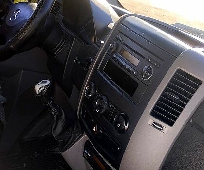 Білий Мерседес Sprinter, об'ємом двигуна 2.1 л та пробігом 641 тис. км за 10000 $, фото 5 на Automoto.ua