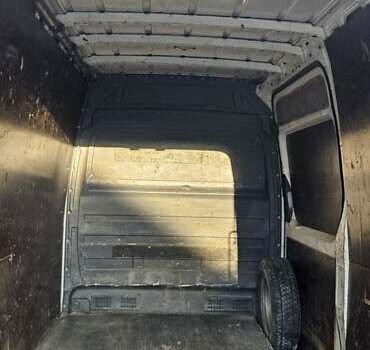 Белый Мерседес Sprinter, объемом двигателя 0 л и пробегом 373 тыс. км за 10500 $, фото 7 на Automoto.ua