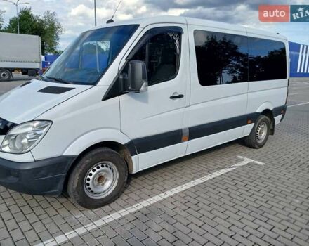 Белый Мерседес Sprinter, объемом двигателя 2.15 л и пробегом 340 тыс. км за 12300 $, фото 2 на Automoto.ua