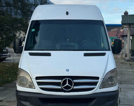 Белый Мерседес Sprinter, объемом двигателя 2.15 л и пробегом 315 тыс. км за 9000 $, фото 2 на Automoto.ua