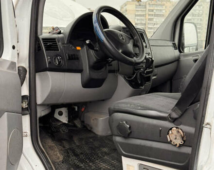 Белый Мерседес Sprinter, объемом двигателя 2.15 л и пробегом 384 тыс. км за 7800 $, фото 7 на Automoto.ua