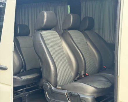 Белый Мерседес Sprinter, объемом двигателя 2.15 л и пробегом 315 тыс. км за 9000 $, фото 10 на Automoto.ua