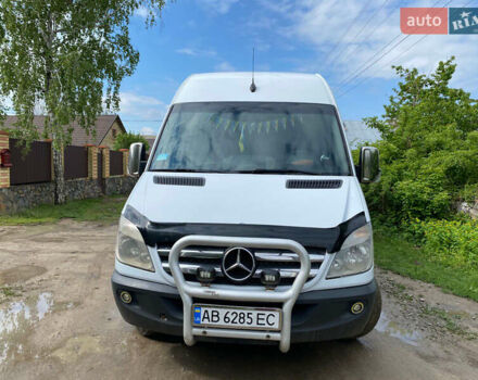Белый Мерседес Sprinter, объемом двигателя 2.1 л и пробегом 500 тыс. км за 11800 $, фото 2 на Automoto.ua