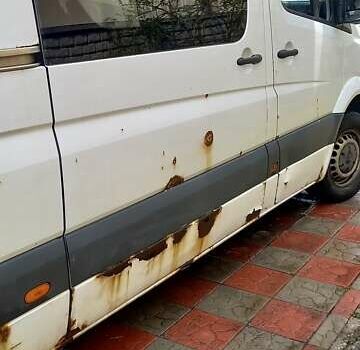 Белый Мерседес Sprinter, объемом двигателя 2.1 л и пробегом 417 тыс. км за 9300 $, фото 4 на Automoto.ua