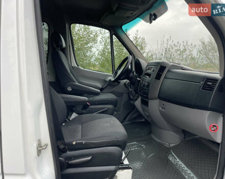 Белый Мерседес Sprinter, объемом двигателя 2.15 л и пробегом 380 тыс. км за 5699 $, фото 2 на Automoto.ua