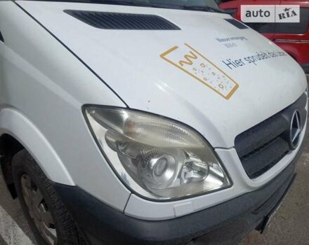 Белый Мерседес Sprinter, объемом двигателя 2.1 л и пробегом 350 тыс. км за 11700 $, фото 3 на Automoto.ua