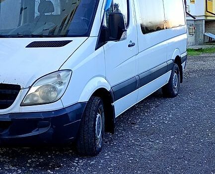 Белый Мерседес Sprinter, объемом двигателя 2.1 л и пробегом 490 тыс. км за 9800 $, фото 1 на Automoto.ua