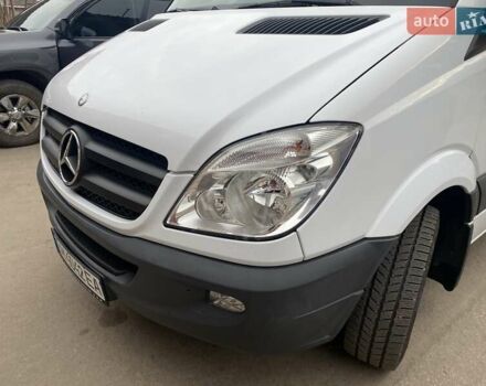 Белый Мерседес Sprinter, объемом двигателя 2.15 л и пробегом 300 тыс. км за 18999 $, фото 1 на Automoto.ua