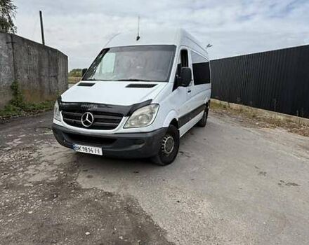 Белый Мерседес Sprinter, объемом двигателя 2.15 л и пробегом 300 тыс. км за 9000 $, фото 2 на Automoto.ua