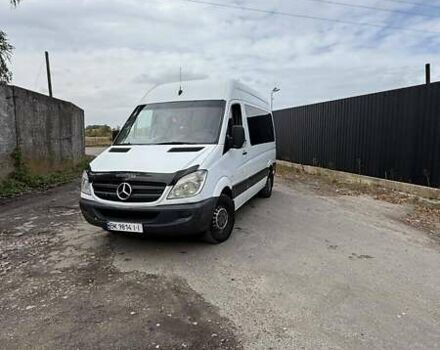 Белый Мерседес Sprinter, объемом двигателя 2.15 л и пробегом 300 тыс. км за 9000 $, фото 1 на Automoto.ua