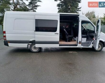 Белый Мерседес Sprinter, объемом двигателя 2.2 л и пробегом 330 тыс. км за 23000 $, фото 3 на Automoto.ua