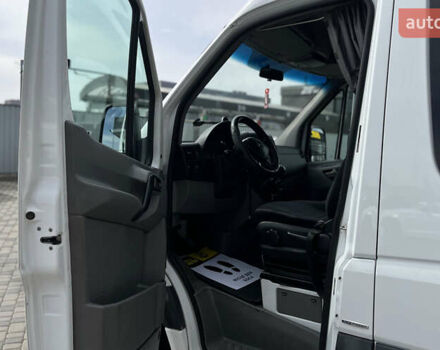 Белый Мерседес Sprinter, объемом двигателя 2.14 л и пробегом 618 тыс. км за 19400 $, фото 7 на Automoto.ua