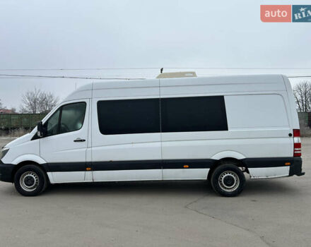 Белый Мерседес Sprinter, объемом двигателя 2.1 л и пробегом 320 тыс. км за 22319 $, фото 3 на Automoto.ua