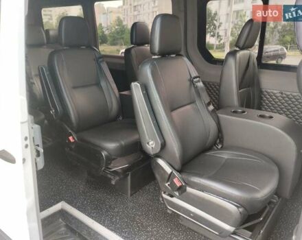 Белый Мерседес Sprinter, объемом двигателя 2.99 л и пробегом 415 тыс. км за 20000 $, фото 2 на Automoto.ua