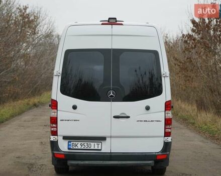 Белый Мерседес Sprinter, объемом двигателя 2.14 л и пробегом 320 тыс. км за 18595 $, фото 4 на Automoto.ua