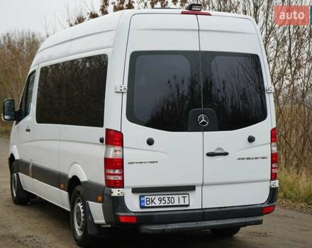 Белый Мерседес Sprinter, объемом двигателя 2.14 л и пробегом 320 тыс. км за 18595 $, фото 3 на Automoto.ua