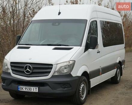 Белый Мерседес Sprinter, объемом двигателя 2.14 л и пробегом 320 тыс. км за 18595 $, фото 2 на Automoto.ua