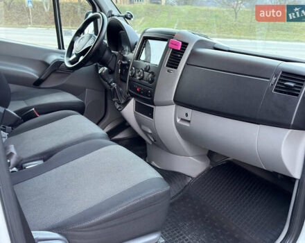 Белый Мерседес Sprinter, объемом двигателя 2.2 л и пробегом 519 тыс. км за 17900 $, фото 9 на Automoto.ua