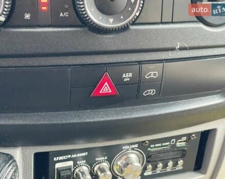 Белый Мерседес Sprinter, объемом двигателя 2.2 л и пробегом 737 тыс. км за 25000 $, фото 35 на Automoto.ua