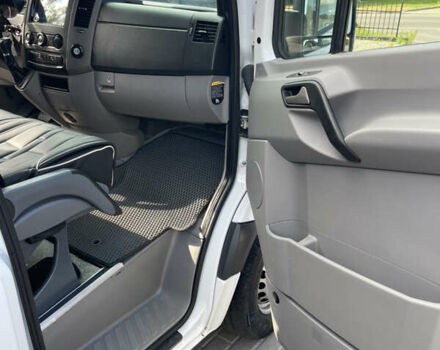 Белый Мерседес Sprinter, объемом двигателя 2.2 л и пробегом 333 тыс. км за 29000 $, фото 24 на Automoto.ua