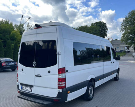 Белый Мерседес Sprinter, объемом двигателя 2.2 л и пробегом 333 тыс. км за 29000 $, фото 5 на Automoto.ua