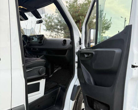 Белый Мерседес Sprinter, объемом двигателя 2.1 л и пробегом 325 тыс. км за 39984 $, фото 7 на Automoto.ua