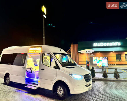 Белый Мерседес Sprinter, объемом двигателя 2.14 л и пробегом 375 тыс. км за 69000 $, фото 2 на Automoto.ua