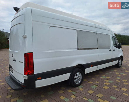 Белый Мерседес Sprinter, объемом двигателя 0 л и пробегом 320 тыс. км за 46000 $, фото 3 на Automoto.ua