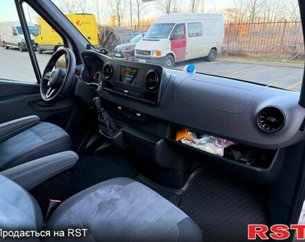 Белый Мерседес Sprinter, объемом двигателя 2.1 л и пробегом 300 тыс. км за 33500 $, фото 5 на Automoto.ua