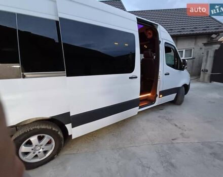 Белый Мерседес Sprinter, объемом двигателя 2.9 л и пробегом 365 тыс. км за 41999 $, фото 6 на Automoto.ua