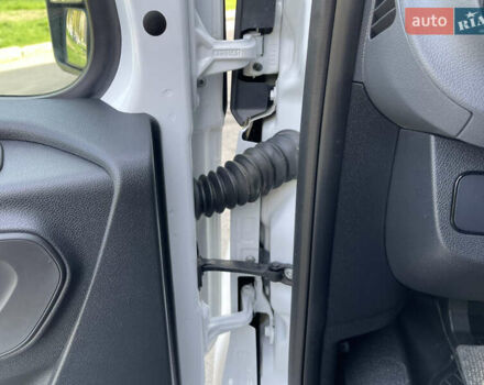 Белый Мерседес Sprinter, объемом двигателя 2.99 л и пробегом 126 тыс. км за 43266 $, фото 69 на Automoto.ua