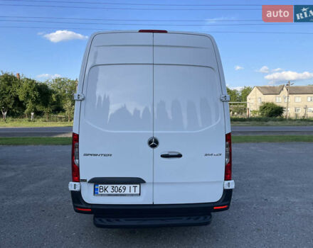 Белый Мерседес Sprinter, объемом двигателя 2.2 л и пробегом 272 тыс. км за 31700 $, фото 3 на Automoto.ua